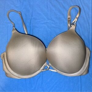 Victoria’s Secret MIRACULOUS PLUNGE PUSH-UP BRA (USED)